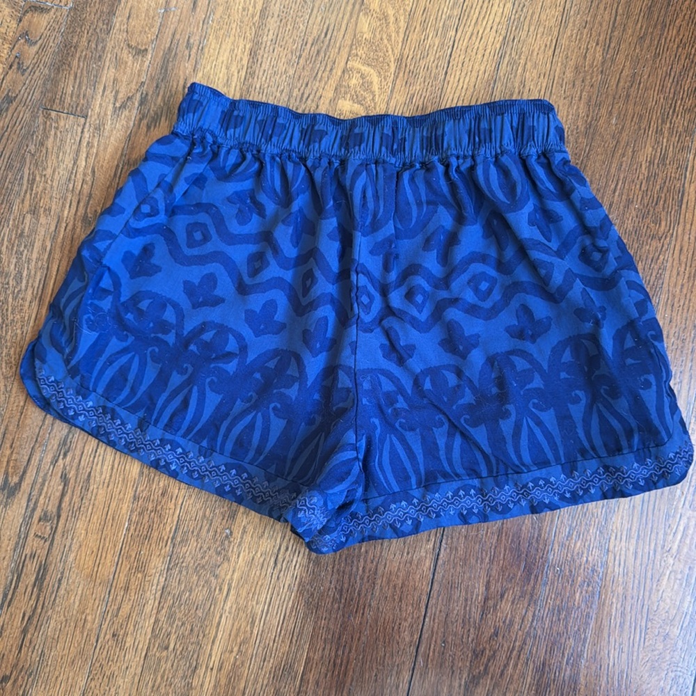 Vineyard vine women’s nave beach print shorts, size XS - Picture 4 of 5